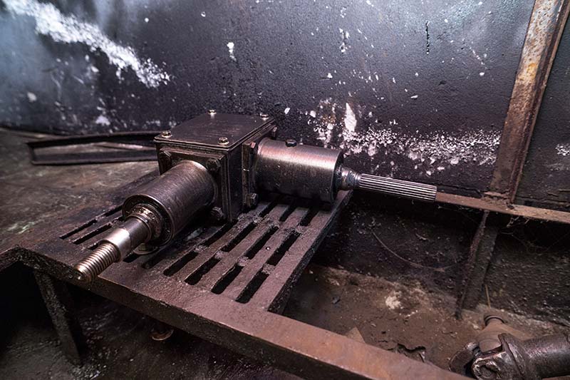 Avtomobil ichida dahshatli porno video